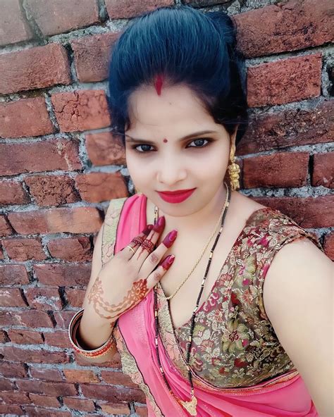 runa rai on instagram kaisi lag rahi hun friends viral trending viralvideos explorepage