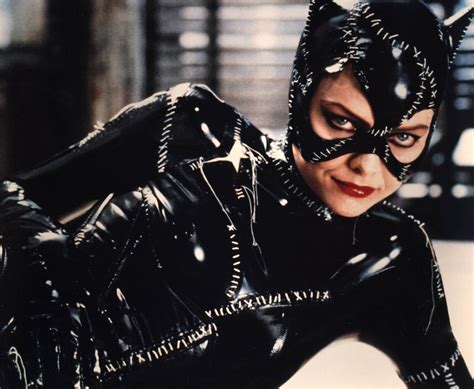 Who knew hollywood could make halle berry unsexy and untalented at the same time? Movie Wallpapers: Catwoman PIctures #4- Michelle Pfeiffer