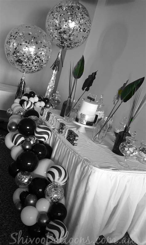It's a moonlight scavenger hunt/slumber party and i want to decorate with. Black and white organic balloon garland! | Black and white ...