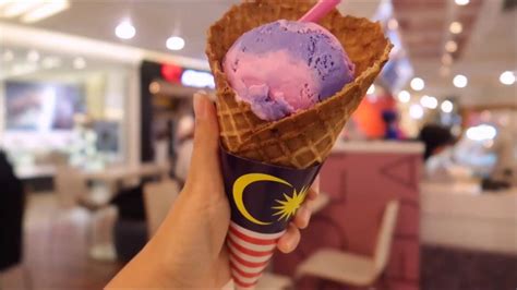 Get a FREE Upsize Baskin-Robbins' Single Regular to Single KING Scoop