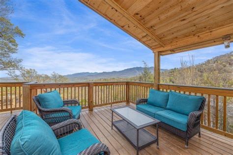 The bear's den cabin is a 1 story, 1 bedroom cabin with a spacious living room and sleeper sofa for. Ober The Top Views in Gatlinburg w/ 3 BR (Sleeps10)