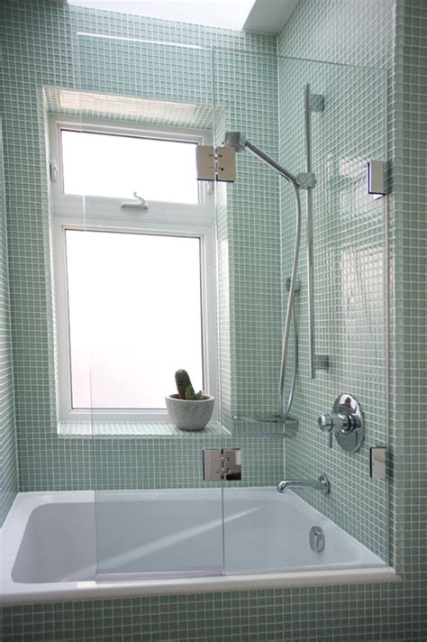 The 8mm thick tempered clear glass ensures that the door will remain safe and. Double Panel Tub Screen | ArtistCraft.com