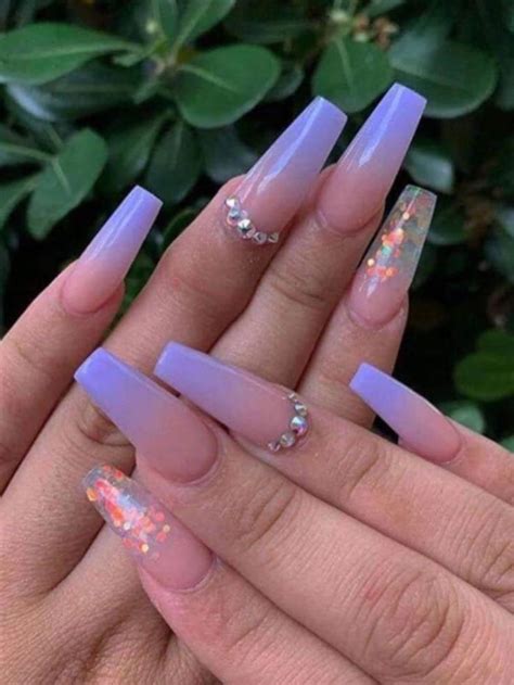Pero, ¿cómo vestir el color sin arruinar el uñas blancas acrílicas con brillo. diseños creativos de uñas # 50snaildesigns en 2020 | Uñas ...