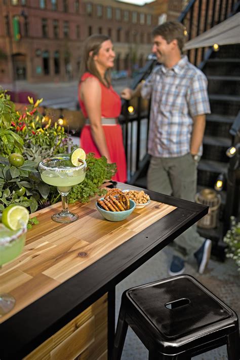 Outdoor Bar Made With Reclaimed Wood Doubles As Planter Woodworking
