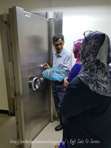 Peti besi & bilik kebal, putrajaya, wilayah persekutuan, malaysia. Peti Besi Keselamatan: Penyelenggaraan pintu bilik kebal