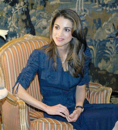 Pin By Lou De Marie On Queen Rania Of Jordan Queen Rania Short Sleeve Dresses Fashion