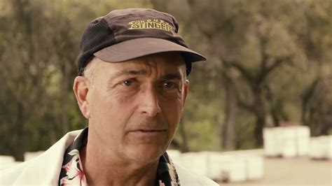 Summer's blitz of apocalypse movies has nothing on this bee doc. Trailer - More than honey - YouTube