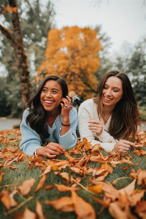 10 Fall Photo Ideas With Friends Emma S Edition Friend Pictures