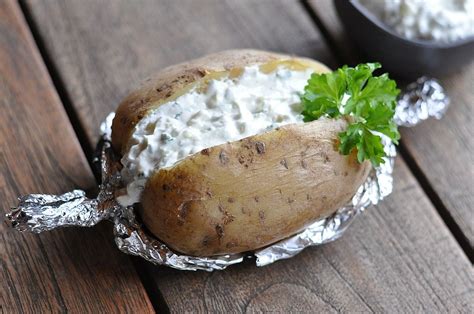 Folienkartoffeln vom Grill mit Sour Creme Rezept