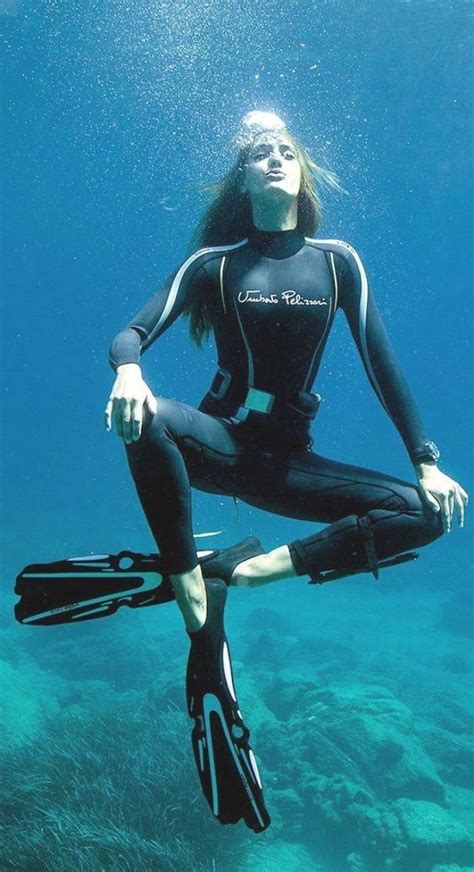 Pin By Nathaniel Taylor On Diving Scuba Girl Wetsuit Underwater Photography Mermaid