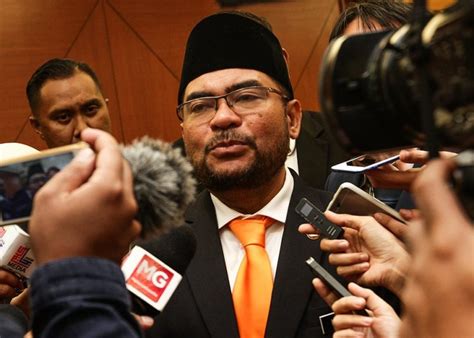 Tun muhammad bin tun ahmad, better known as tun sri lanang, is the bendahara (grand vizier) of the royal court of johor sultanate who lived between the 16th and 17th centuries. Tun Sri Lanang II - Editor Malaysia
