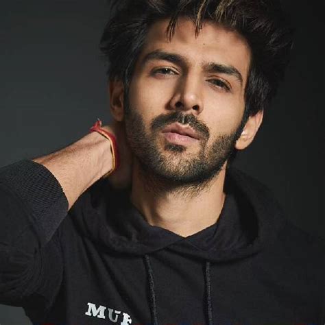 Dhamaka Star Kartik Aaryan Responds To A Fan Who Offered Rs 20 Crore To Marry Her Fans Say