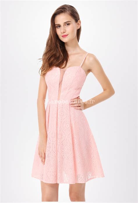 Shoppez vos robes de soirée dentelle longue ou courte chez persun ! Tenue de soirée courte en dentelle rose pastel