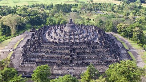 Maybe you would like to learn more about one of these? Sejarah Candi Borobudur, Pendiri, Letak, Gambar & Asal ...