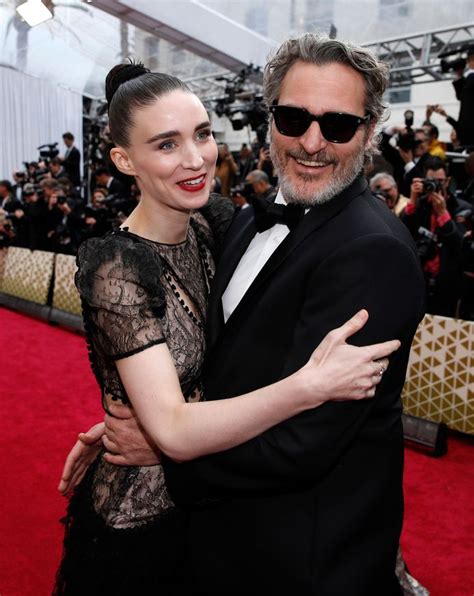 Joaquin phoenix, who won an oscar this year for his role in the film joker, has reportedly welcomed his first child with fiancee rooney mara. "Joaquin Phoenix en Rooney Mara verwachten eerste kindje ...