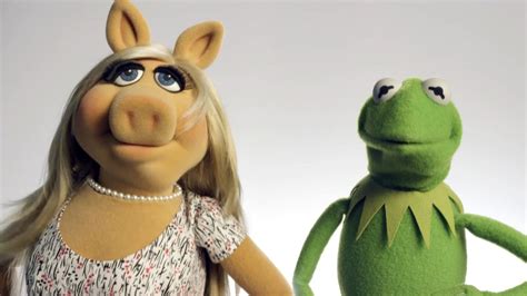 Kermit And Miss Piggy Espn Tournament Challenge The Muppets Youtube
