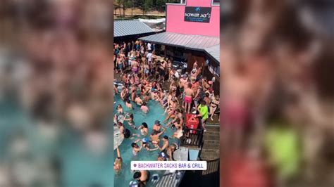 Lake Of The Ozarks Pool Party Draws Packed Crowd Causes Concern About Social Distancing Ksnt
