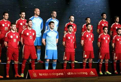 Arte de júnior, do erojkit. Espanha apresenta uniforme para a Copa do Mundo: 'La Roja ...