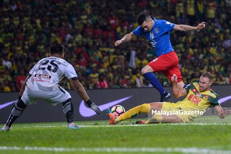 Jdt julang piala malaysia 2017 5 nov 2017. Aksi Pemain JDT dan Kedah - Final Piala Malaysia 2017
