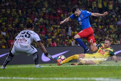 Kelantan trw (0) vs selangor fc (2) rangkuman penuh perlawanan persahabatan pra musim di antara kelantan trw dengan. Aksi Pemain JDT dan Kedah - Final Piala Malaysia 2017