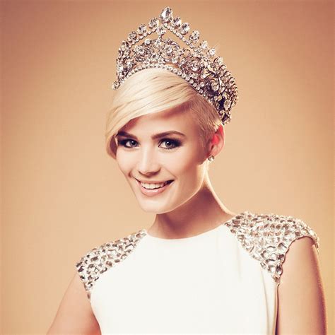 Zusammen mit grosi leni, 80, schaut sie in der nächsten zeit zu dominiques hund muffin und unterstützt so die neue miss schweiz. BritainJournal.com: Miss Switerzerland Universe 2013 ...