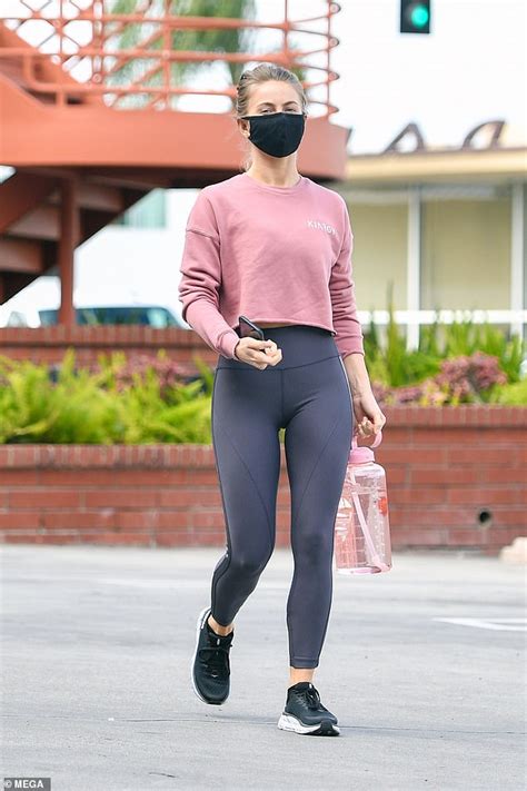 Julianne Hough Cuts A Casual Figure In A Pink Top And Dark Grey Leggings As She Enjoys A Workout