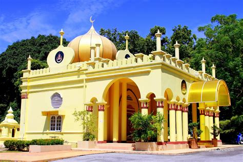 The building was originally designed by a.c. ashgive.blogspot.com: Makam Diraja Sultan Abdul Samad ...