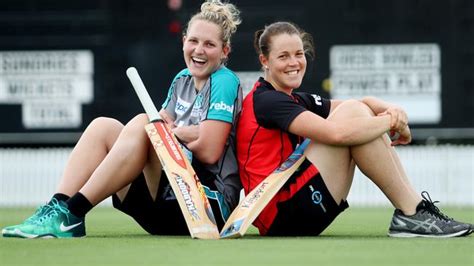 Wbbl Sisters Laura And Grace Harris Face Off As Brisbane Heat Take On Melbourne Renegades The