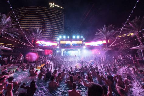 Xs Nightclub Makes A Splash With Its Nighttime Pool Party Nightlife