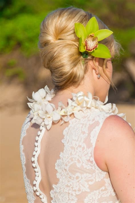 From polished buns to messy braids and bohemian waves, our list of wedding hairstyles for long hair has lots of options perfect for your big day. 28 Gorgeous Beach Wedding Hairstyles from Real Destination ...