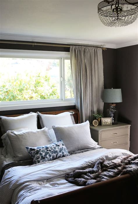 You can always count on black walls to make your bedroom feel more glamorous in a pinch. How to Make Your Bed So It Makes Your Day (Crane and ...