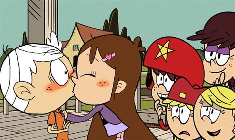 Cookie Qt Kiss Lincoln While Sisters Watch By Naruto46r The Loud House Fanart Loud House