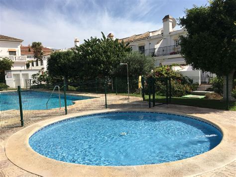 169 pisos y apartamentos en alquiler en málaga, hasta 450 €. Casa adosada cerca de la playa en La Cala de Mijas, Mijas, Costa del Sol, España