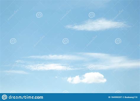 Nube Suave Con Fondo Azul Del Cielo Imagen De Archivo Imagen De