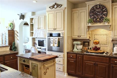 This is my honest chalk painted kitchen review two years later. From My Front Porch To Yours: Annie Sloan Chalk Painted ...