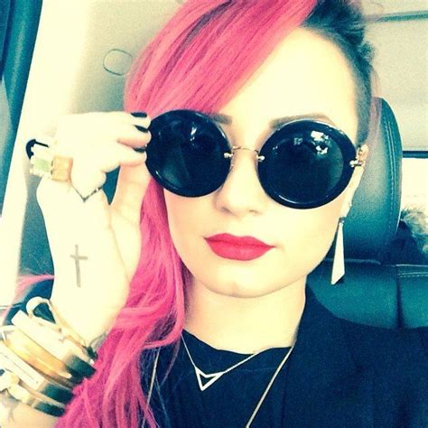 I love you, keep going 🤟🏼✌🏼☯️ demilovato.lnk.to/dwtdtaoso. Demi Lovato looks amazing with pink hair and round shaped ...