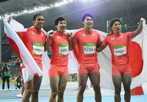 ＜男子400m・4×400mリレー日本代表＞ ウォルシュジュリアン（富士通） ＜男子4×400mリレー日本代表＞ 川端魁人（三重教員ac） 佐藤拳太郎（富士通） 鈴木 . 陸上男子400メートルリレーで日本が銀:写真 :日本経済新聞