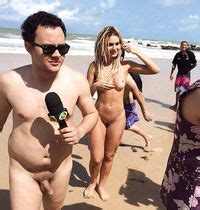 Mendigata Do Panico Nua Na Praia De Nudismo Cnn Amador