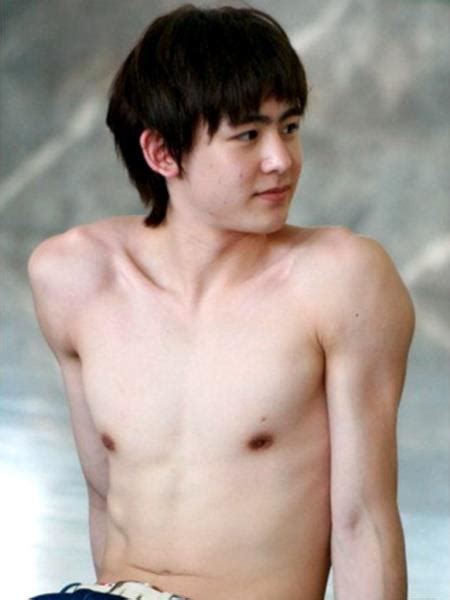 Keindahan Tubuh Ketat Pria Telanjang Sexy Wet Body Shirtless Korean Actors Lee Minho