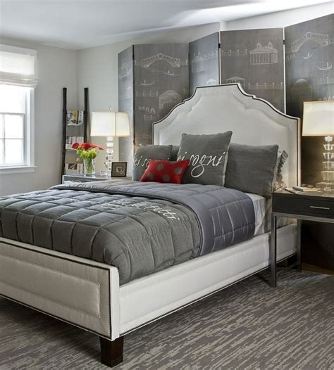 Le gris est une couleur neutre très populaire pour la déco de la chambre à coucher moderne, éclectique, traditionnelle ou contemporaine. 1001 + versions stylées de chambre blanche et grise