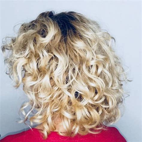 28 Gorgeous Medium Length Curly Hairstyles For Women In 2018