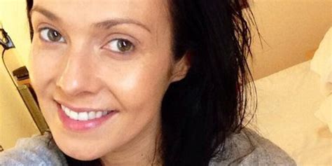 Women Take Bare Faced Selfies To Spread Cancer Awareness Would You Do