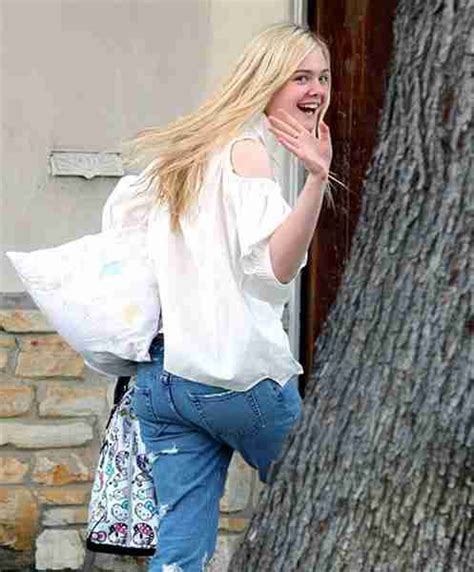 Elle Fanning Height Weight Bra Bio Figure Size Heightbracom