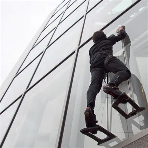 Climbing Glass Like Spider Man Using Gecko Technology Business Insider