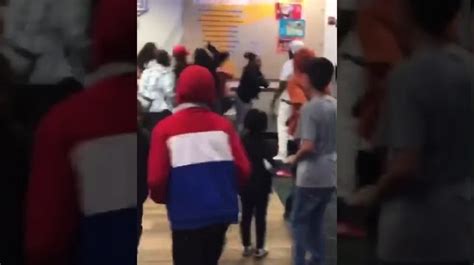 Brawl Breaks Out At Chuck E Cheese In Texas Vladtv