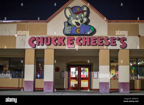 Chuck E Cheeses Hi Res Stock Photography And Images Alamy