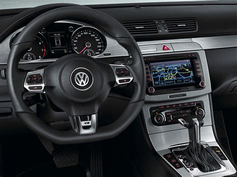 The volkswagen's cabin isn't completely without merit, though; Volkswagen Passat CC R-Line (2010) picture #06, 1600x1200