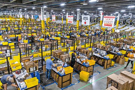 Amazon Closes And Abandons Plans For Dozens Of Warehouses In The United
