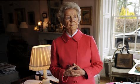The Dowager Duchess Of Devonshire Obituary Uk News The Guardian