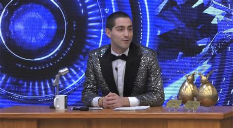Simona ventura, lite furibonda con alfonso signorini isola dei famosi facebook Tommaso Zorzi fa volare gli ascolti di Mediaset Extra con ...